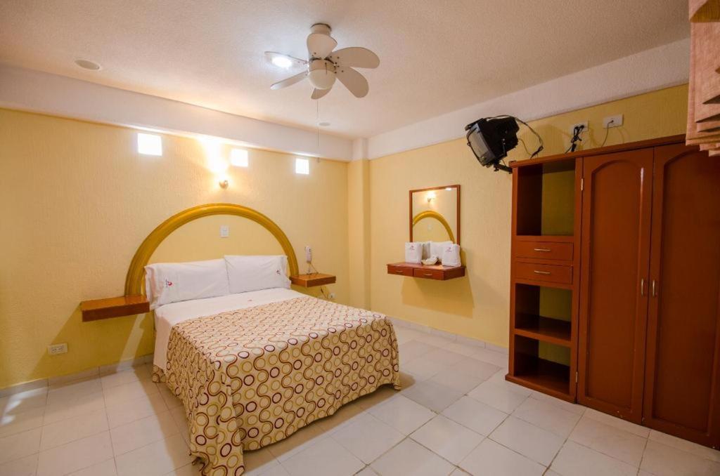 פואבלה Hotel Central מראה חיצוני תמונה