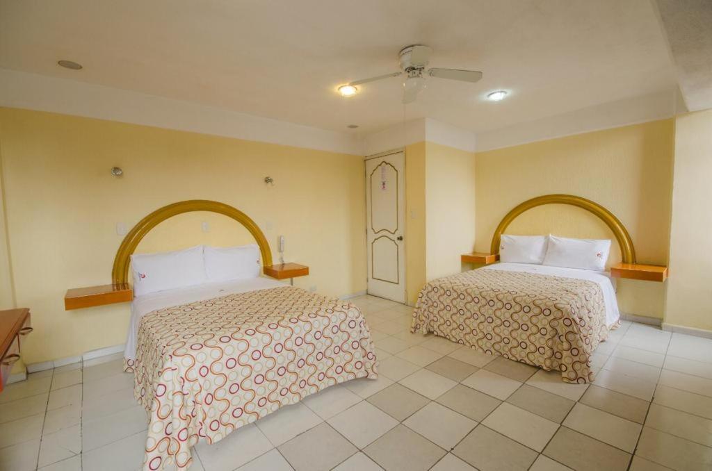 פואבלה Hotel Central מראה חיצוני תמונה