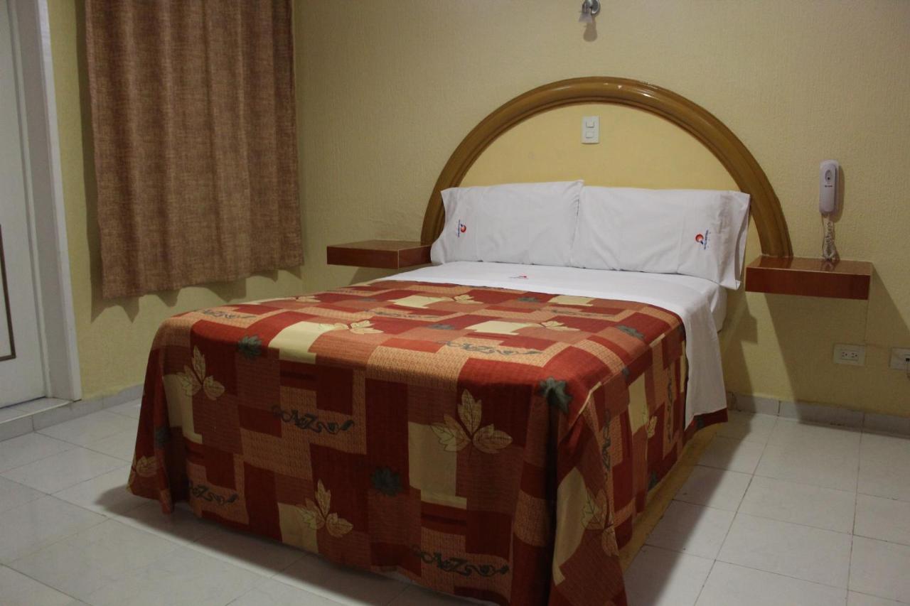 פואבלה Hotel Central מראה חיצוני תמונה