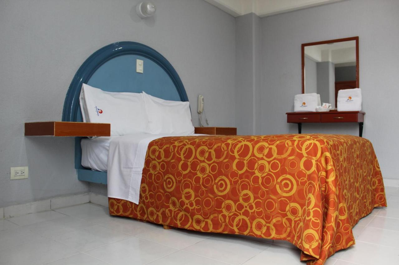 פואבלה Hotel Central מראה חיצוני תמונה