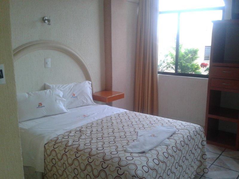 פואבלה Hotel Central מראה חיצוני תמונה