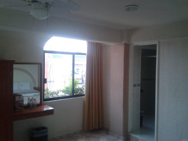 פואבלה Hotel Central מראה חיצוני תמונה
