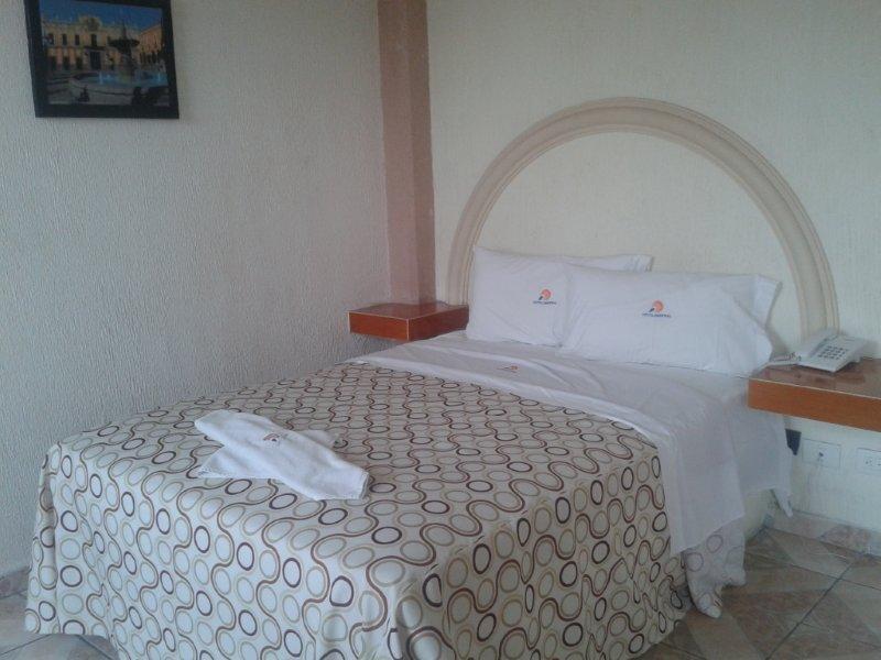 פואבלה Hotel Central מראה חיצוני תמונה