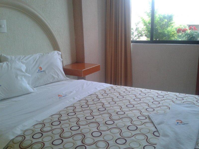 פואבלה Hotel Central מראה חיצוני תמונה