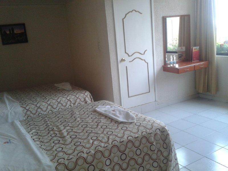 פואבלה Hotel Central מראה חיצוני תמונה