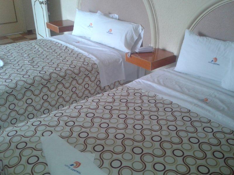 פואבלה Hotel Central מראה חיצוני תמונה