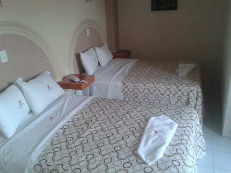פואבלה Hotel Central מראה חיצוני תמונה