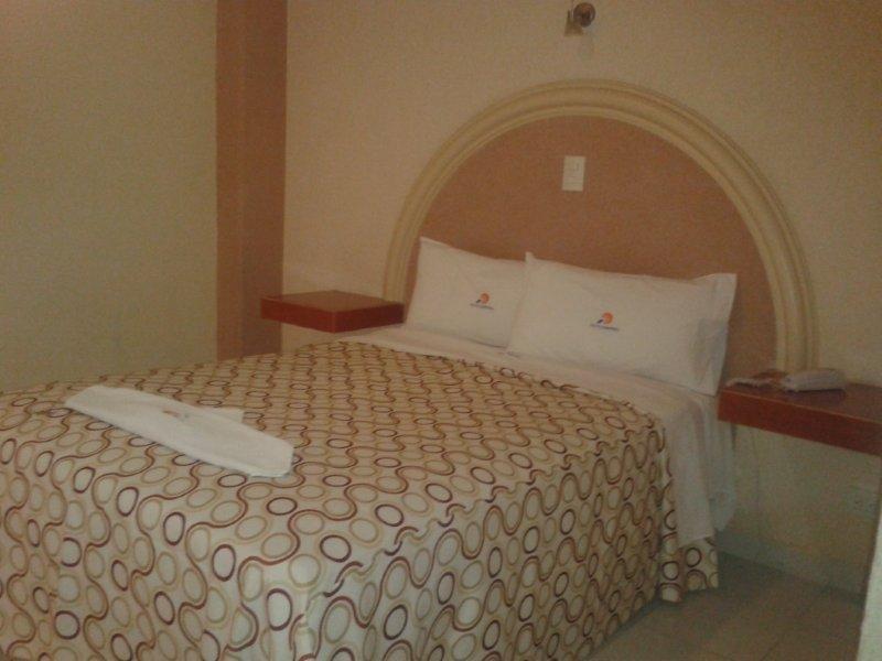 פואבלה Hotel Central מראה חיצוני תמונה