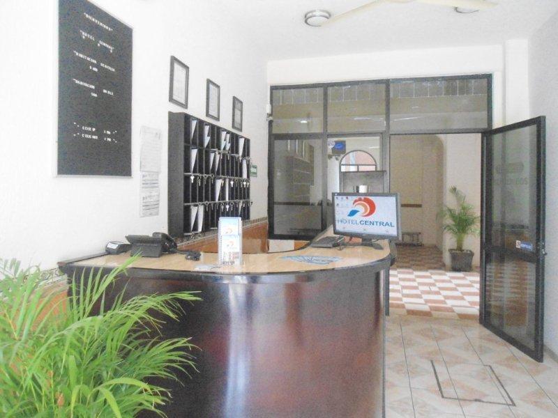פואבלה Hotel Central מראה חיצוני תמונה